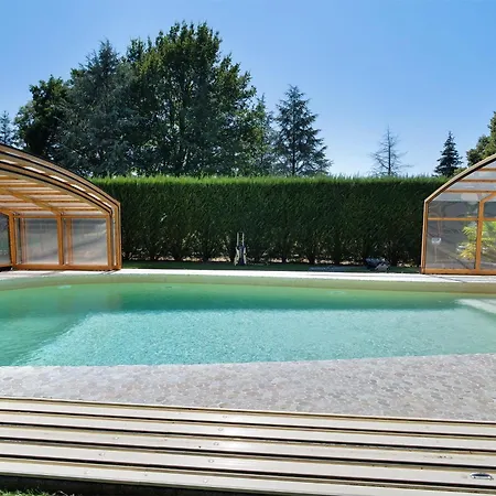 La Table De Pierre - D'hote Bed & Breakfast 3*