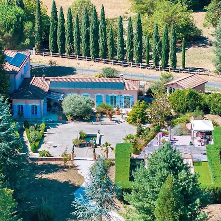 La Table De Pierre - D'hote Bed & Breakfast 3*