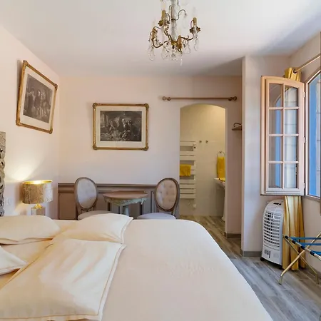 La Table De Pierre - D'hote Bed & Breakfast 3*