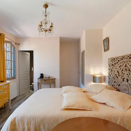 La Table De Pierre - D'hote Bed & Breakfast 3*