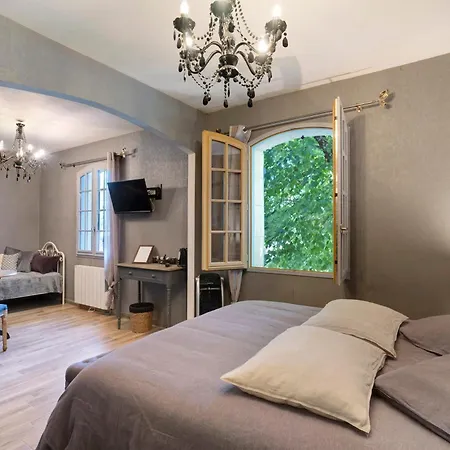 La Table De Pierre - D'hote Bed & Breakfast 3*